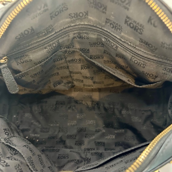 COPY - MICHAEL KORS BLACK HANDBAG WITH GOLD EMBELLISHMENTS - Picture 3 of 4